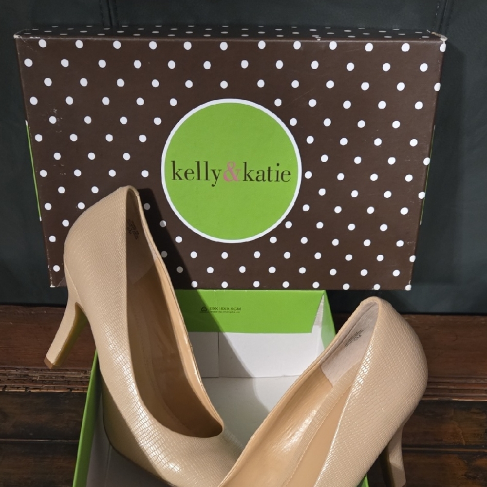 Kelly & Katie Beige Textured Heels